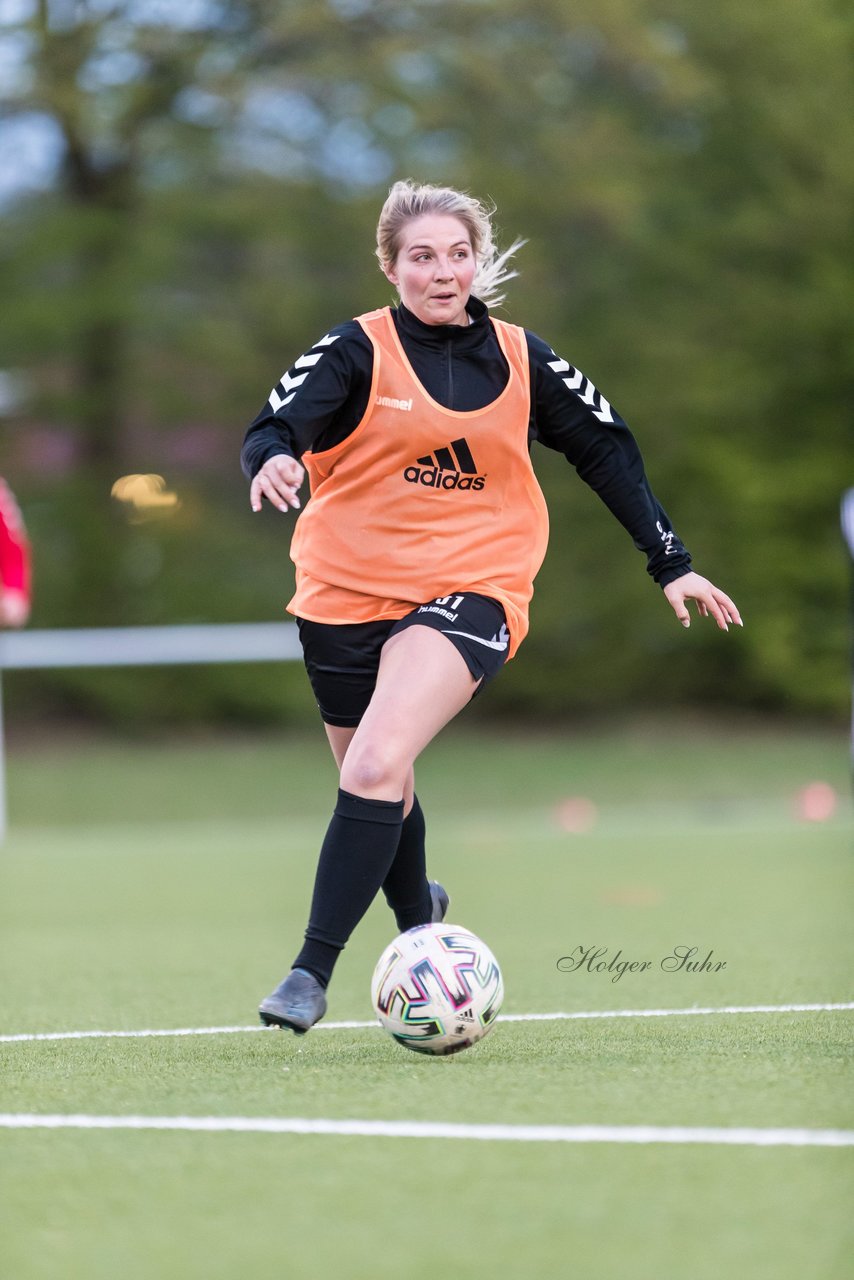 Bild 370 - Co-Trainerin der Frauen Nationalmannschaft Britta Carlson in Wahlstedt